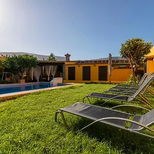 Con Piscina Privada Gran Jardín, Barbacoa Y Parking Villa
